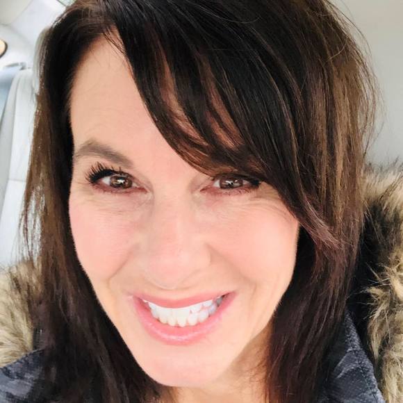 Meet your Posher, Deb - Picture 1 of 1